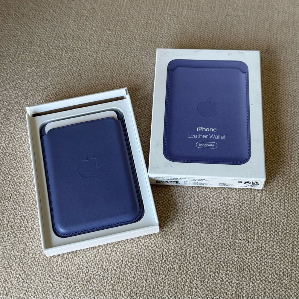 Apple MagSafe Leather Wallet - Purple